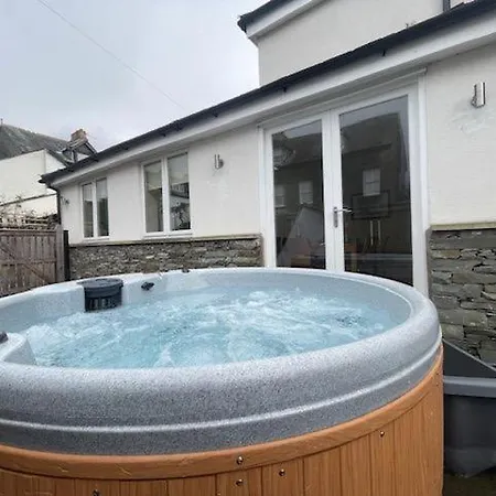 Wordsworth House Hot Tub Hire Available Holiday home *